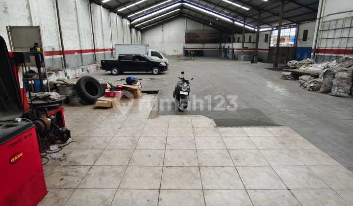 Spacious Strategic Warehouse in Front of Pakuwon Mall Depok Condongcatur Sleman Yogyakarta Spacious Strategic Warehouse in Front of Pakuwon Mall Depok Condongcatur Sleman Yogyakarta