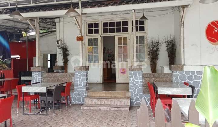 House with a Spacious Yard near Tugu Malioboro Hotel Tentrem, Tegalrejo Location, Yogyakarta House with a Spacious Yard near Tugu Malioboro Hotel Tentrem, Tegalrejo Location, Yogyakarta