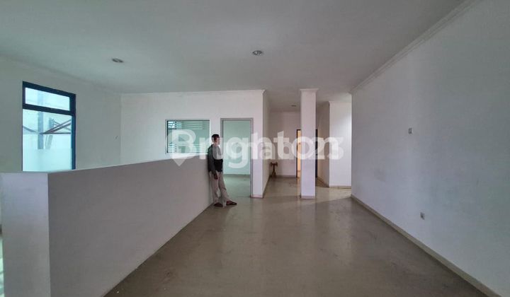 3-STORY SHOPHOUSE HOOK  JUST A STEP AWAY FROM UGM AND UNY on JL COLOMBO CATURTUNGGAL DEPOK SLEMAN YOGYAKARTA 2