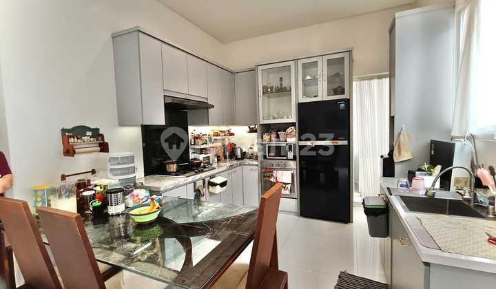 Rumah Bagus, Cantik, Strategis dan Semi Furnished sudah SHM di Pondok Ranji 2