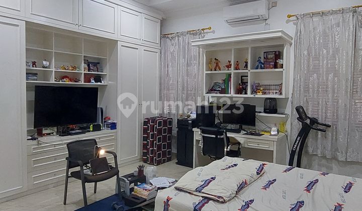 Rumah Bagus, Luas dan Strategis, Semi Furnished dan sudah SHM di Pondok Pinang 2