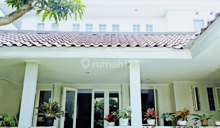  Rumah Bagus dan Cantik SHM - Sertifikat Hak Milik di BSD 1