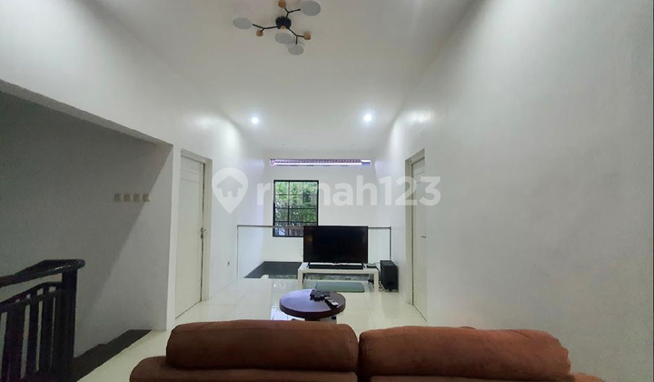  Rumah Bagus dan Cantik  3 Lantai di Sektor 9-Bintaro SHM - Sertifikat Hak Milik 2