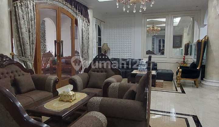 Rumah Bagus, Luas dan Strategis, Semi Furnished dan sudah SHM di Pondok Pinang
