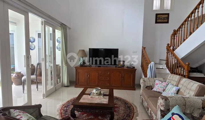 Rumah Bagus dan Strategis Siap Huni Semi Furnished sudah SHM di Bintaro 