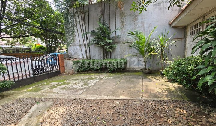 Rumah Bagus dan Sangat strategis sudah SHM di Menteng 2