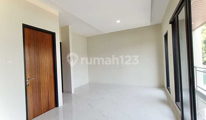Rumah bagus, minimalis dan strategis di Villa Melati Mas, sudah SHM dan Hoek 2