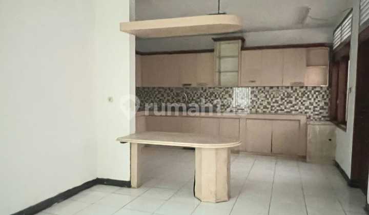 Rumah Bagus dan Strategis Kemana Saja, sudah SHM di Wijaya 2