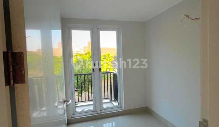 Rumah 2 Lantai Bagus dan Strategis di Bintaro SHM Rumah 2 Lantai Bagus dan Strategis di Bintaro SHM