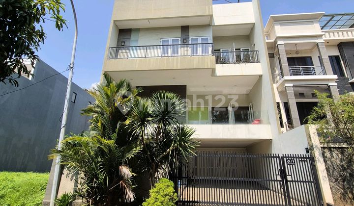 For Sale: Grisenda House 10x22m2 3 floors, Pantai Indah Kapuk, Penjaringan, North Jakarta