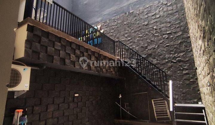 Jual Full Furnish Rumah 8x25m2 4 Lantai Manyar Permai Pik 1 2