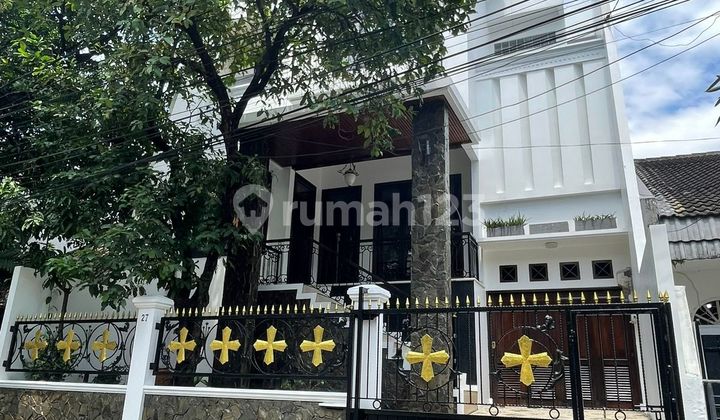 For Sale Pejompongan House 10X20m2 3.5 Floors Fully Furnished Central Jakarta