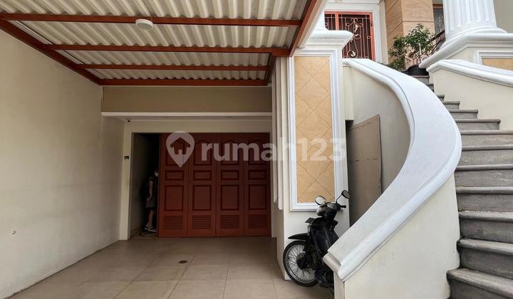 Disewakan Rumah Semi Furnished 9x20m2 3lt Pantai Indah Kapuk Penjaringan Jakarta Utara