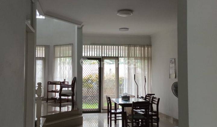 ruang makan rumah taman cendana golf lippo