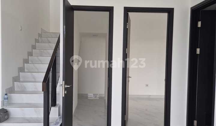 Disewakan Rumah Villa Pasir Putih Hook 8X20 Pik2 2