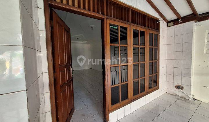 Di Jual Rumah 2 Lantai, Bangunan Baru, Lokasi Strategis Dekat Jalan Raya S Parman Slipi 2