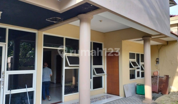 1-story house in Rungkut Asri Timur, suitable for boarding house & business, Surabaya 1-story house in Rungkut Asri Timur, suitable for boarding house & business, Surabaya