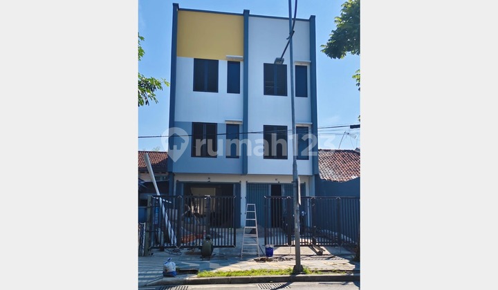 Premium 3-Story Shop House, Nice and Strategic, Tambaksari, Surabaya 2