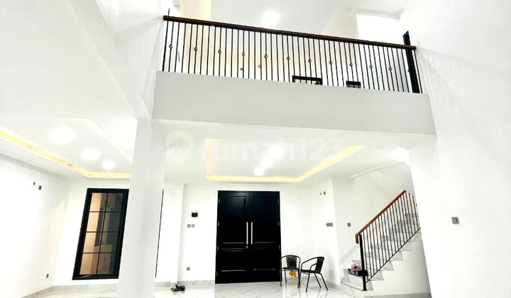 For Quick Sale Luxury House in Bintaro Sector 9 - 9904Et