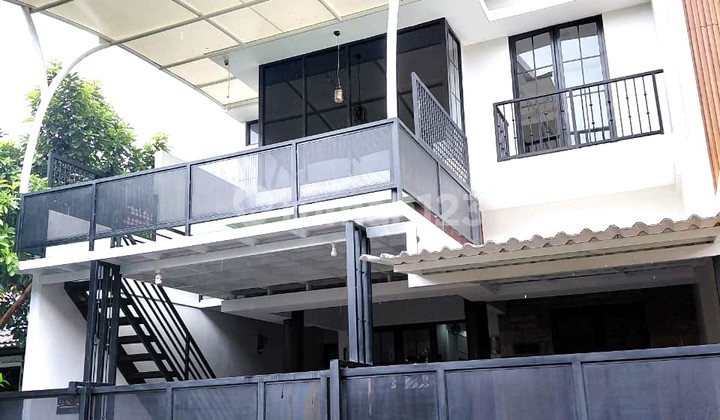 For Sale, Modern and Neat House in BSD Sector 1.5 Tangsel - 10038Et