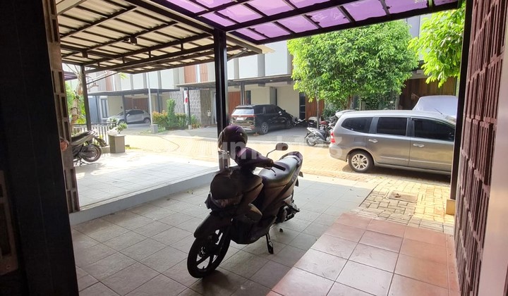 Disewakan Rumah Cantik dengan Taman Belakang di Discovery Bintaro Sektor 9 Disewakan Rumah Cantik dengan Taman Belakang di Discovery Bintaro Sektor 9