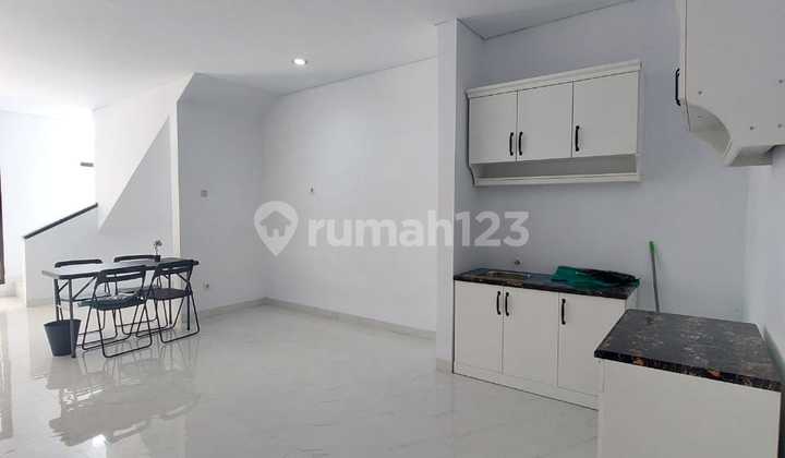 Jual Rumah Minimalis Rapi Cantik di Bintaro Tangerang Selatan - 7468Et 2