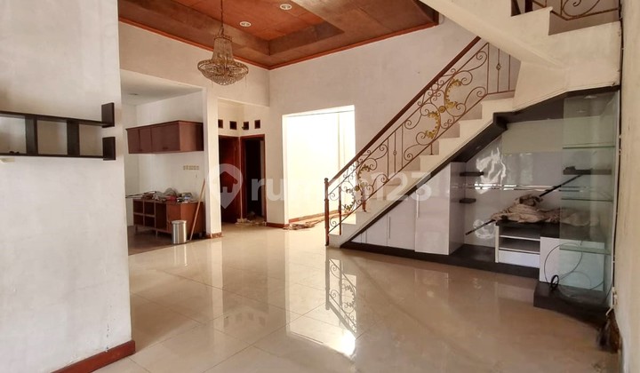 Dijual Cepat Rumah dengan Balkon di Bintaro Sektor 9 (ET 9209)