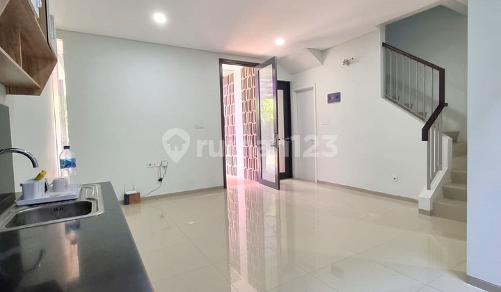 Disewakan Rumah Cantik dengan Taman Belakang di Discovery Bintaro Sektor 9 2