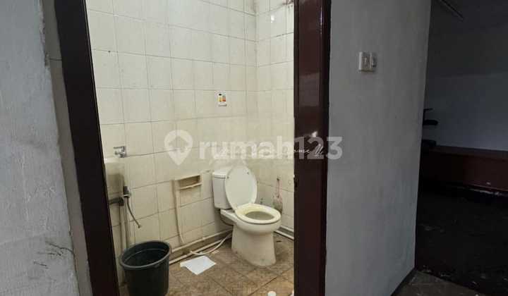 For Rent: 3-Story Shop House on Veteran Street, Bintaro, South Tangerang. 2