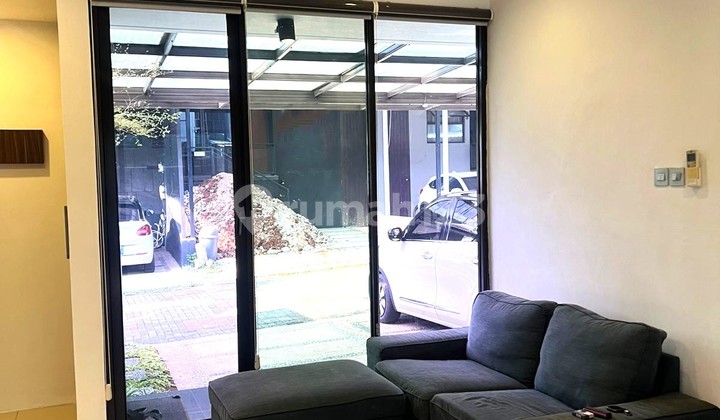 Di Jual Cepat Rumah di Ciputat dengan Backyard dan Mini Garden - 9887Et 2