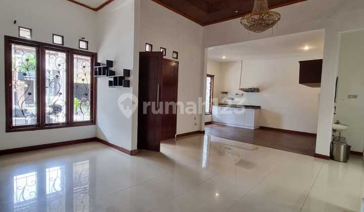 Sell Neat Beautiful House With Balcony in Bintaro South Tangerang - 9209 2