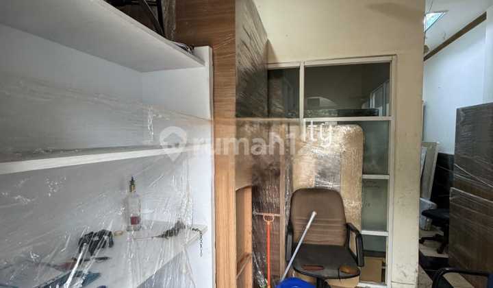 Disewakan Ruko 3 Lantai di Veteran , Bintaro, Tangerang Selatan (9210 Et)