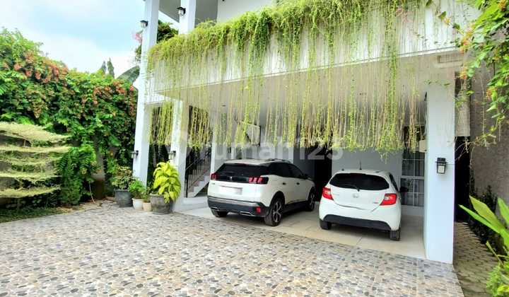 Rumah Cantik Luas Banyak Kamar Siap Huni di Area Bintaro Tangerang Selatan - 7618