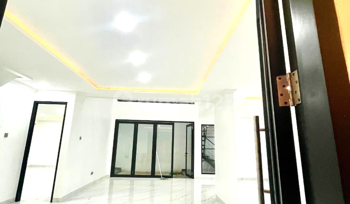 For Quick Sale Luxury House in Bintaro Sector 9 - 9904Et 2