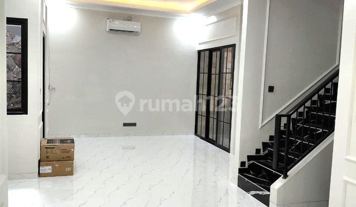 Di Jual Cepat Rumah Modern Rapih di BSD Sektor 1.5 Tangsel - 10038Et 2