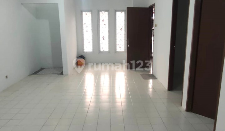 Rumah Mungil Cantik di Sewakan Cepat di Graha Raya -10061Et 2