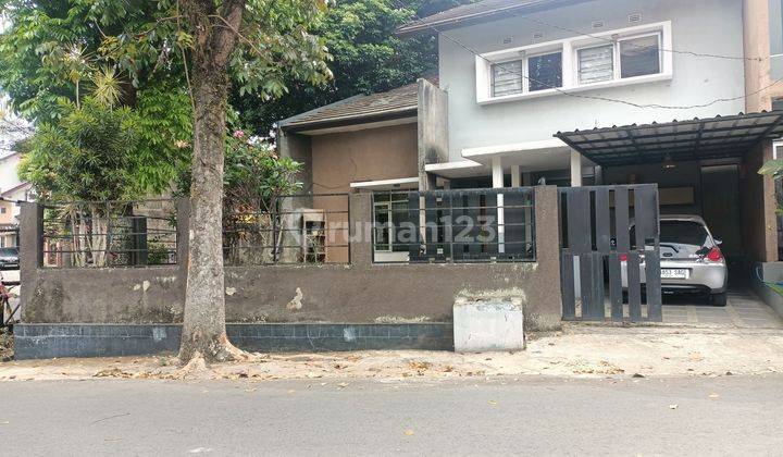 Dijual rumah Hoek 2 lantai di komplek 2 menit Pemkot cimahi 1