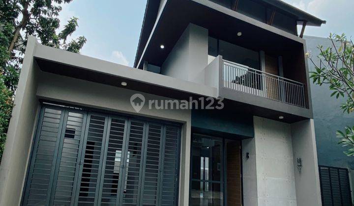 RUMAH MEWAH DENGAN DESAIN MINIMALIS YANG BIKIN KAMU BETAH DIRUMAH. ADA KOLAM RENANG UNTUK HEALING BERSAMA KELUARGA. Rumah Unfurnished SHM - Sertifikat Hak Milik di Sentul City