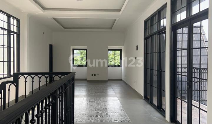 Rumah Baru 4 Lantai Siap Huni Posisi Hoek Best View Pegunungan di Sentul City