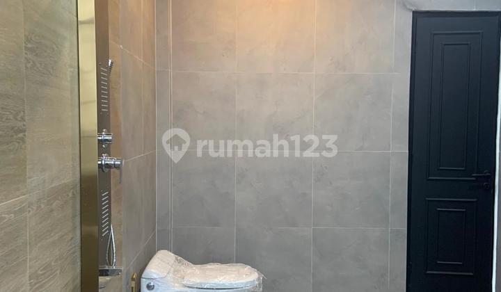 Rumah Baru 4 Lantai Siap Huni Posisi Hoek Best View Pegunungan di Sentul City