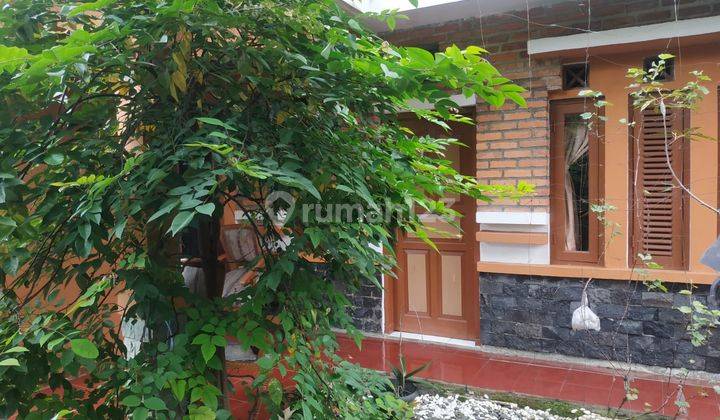Dijual Rumah Dua Lantai Hook Lingkungan Asri 2