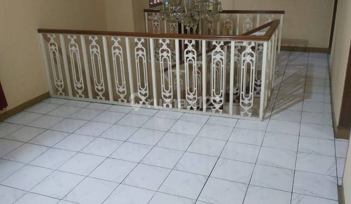Dijual Rumah Dua Lantai Hook Lingkungan Asri 8