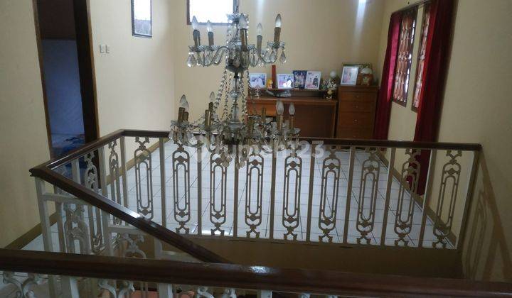 Dijual Rumah Dua Lantai Hook Lingkungan Asri 10