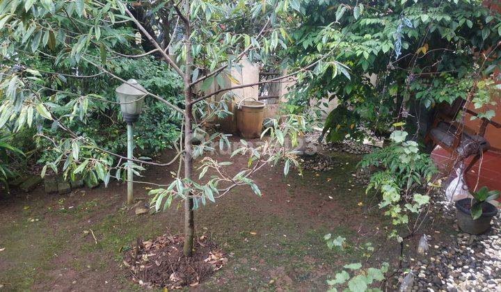Dijual Rumah Dua Lantai Hook Lingkungan Asri 13