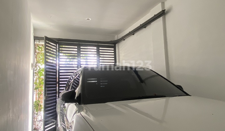 Quick Sale Luxurious House Main Road Margahayu Ready to Occupy 2