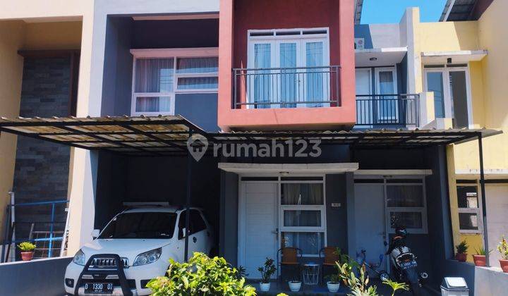 Di jual rumah modern 2 lantai di komplek Buana Ciwastra 1