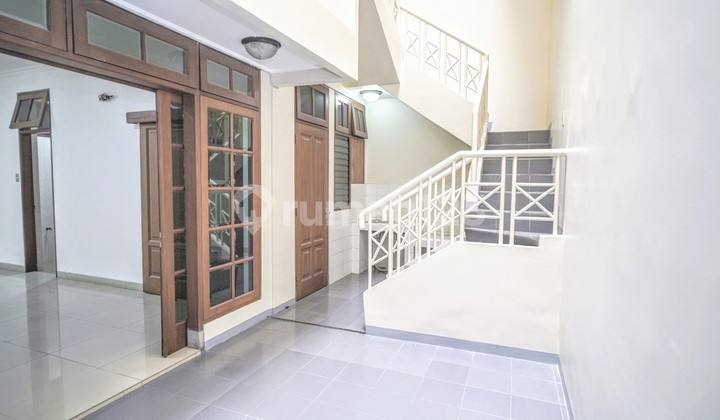 Rumah 3 Lantai Siap Huni Jalan Thalib Krukut Jakarta Barat