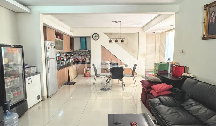 2-Story House Ready to Occupancy Fully Renovated Jelambar 2