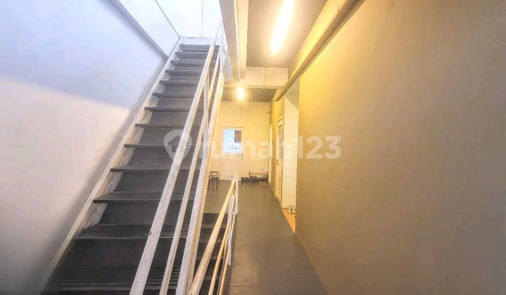 2 Units of 3.5-Story Row Shops Corner Position Ready to Occupy Bona Indah Lebak Bulus South Jakarta 2