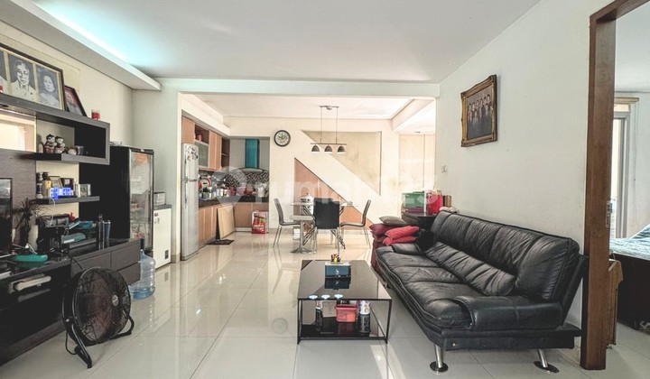 Rumah 2 Lantai Siap Huni Sudah Full Renovasi Jelambar Rumah 2 Lantai Siap Huni Sudah Full Renovasi Jelambar